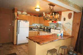 Mammoth Ski Racquet Club 042
